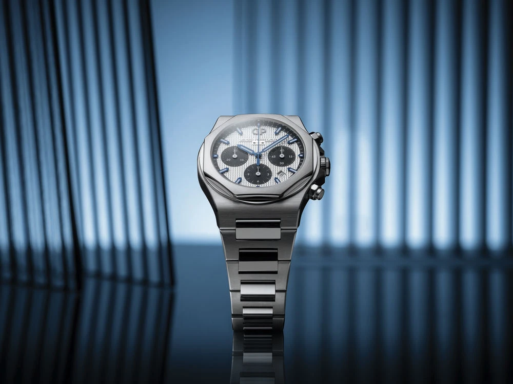 Girard Perregaux Laureato 42 мм 81010-52-3118-1CM