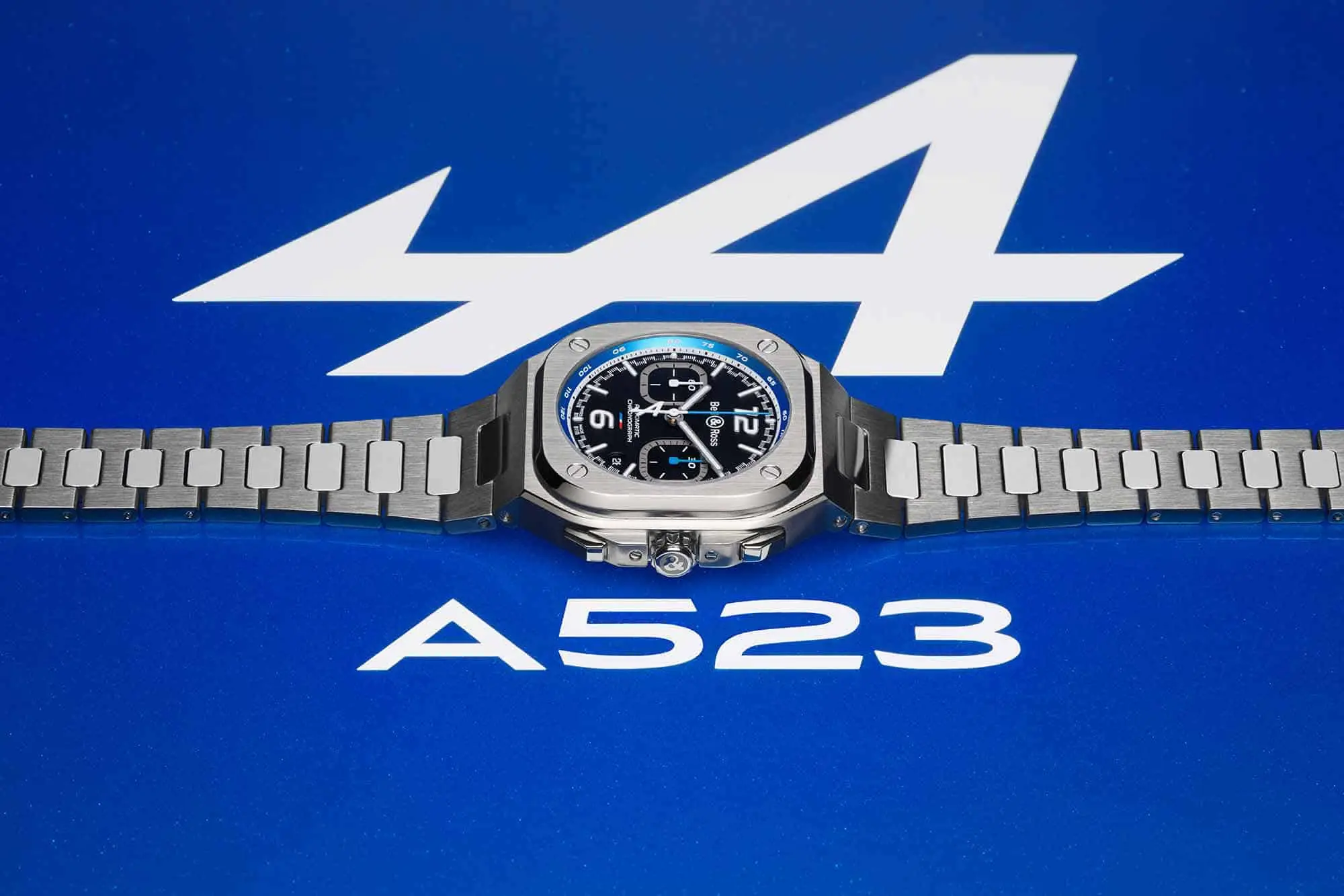 Bell & Ross выпускает стильные часы BR 05 в цветах Формулы 1