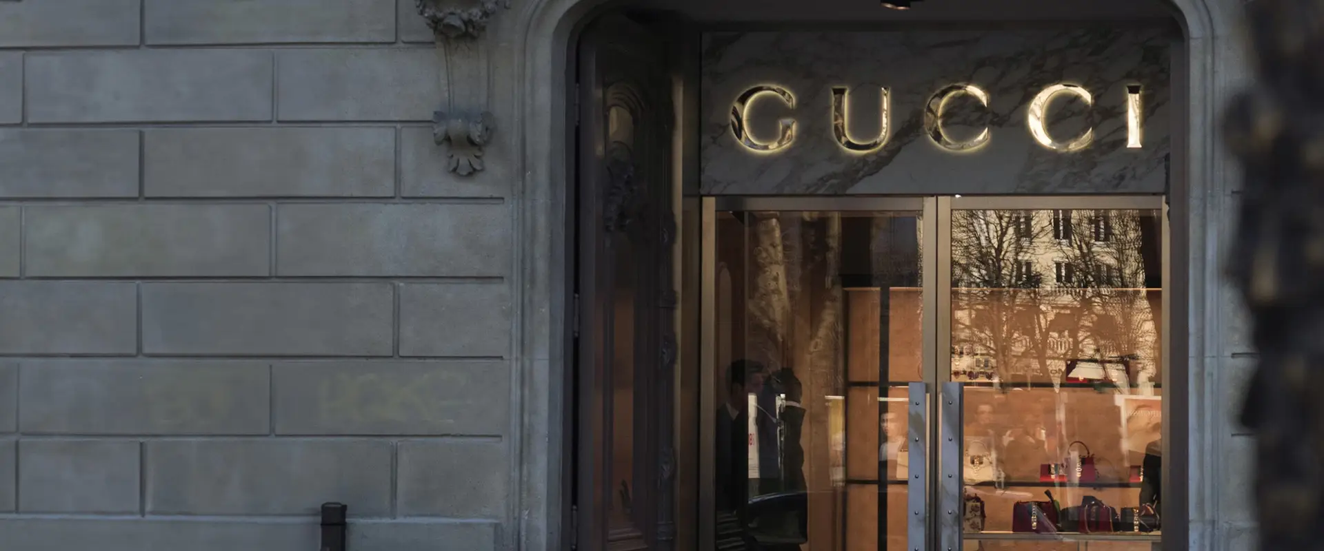 Уникальные ювелирные изделия и часы Gucci: культовая роскошь с вековыми традициями